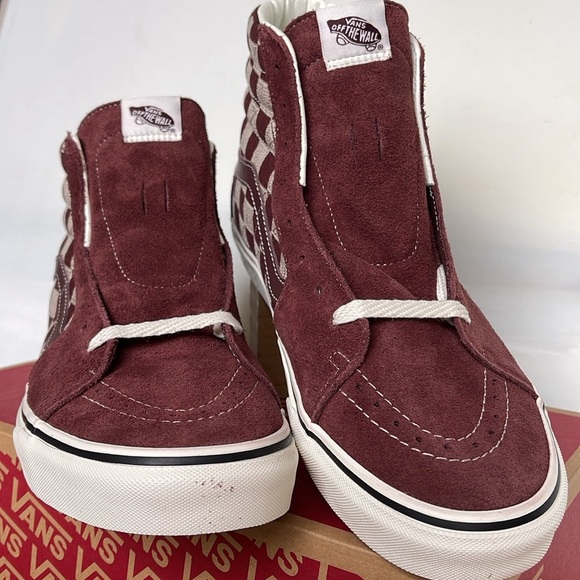 Vans Men’s Sk8-Hi Stitch Checkerboard Bitte
VN000CP97YO
Sneakers - Picture 11 of 16